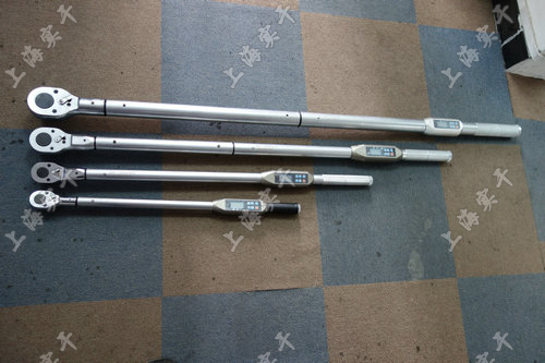 ���@Ť������