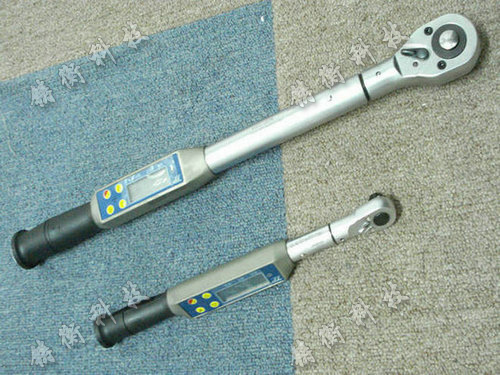 ���@Ť������