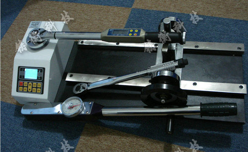 扭矩扳手檢測機(jī)圖片